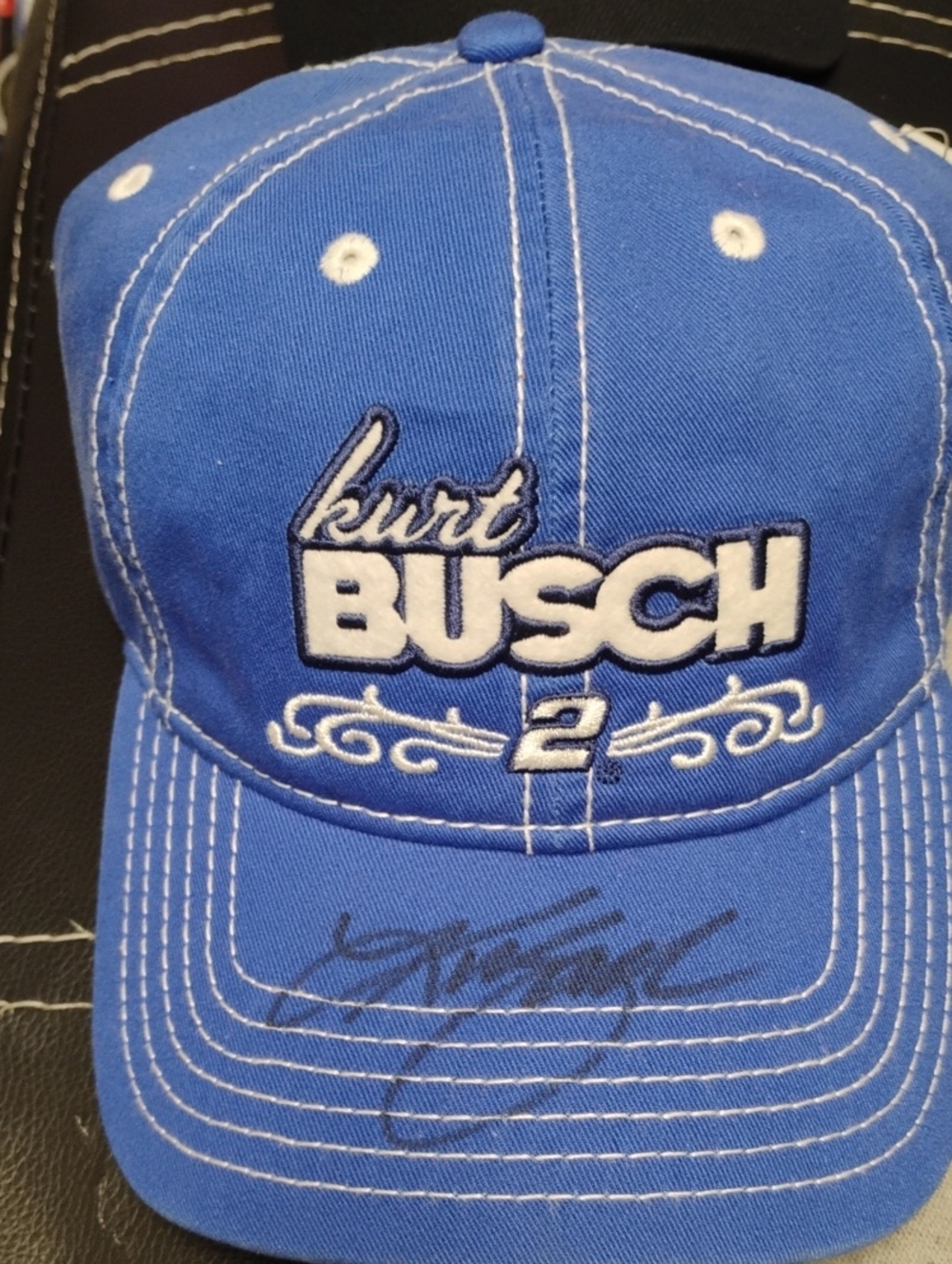 NASCAR PENSKE RACING KURT BUSCH#2 SIGNED BY KEVIN HARVICK HAT MINT